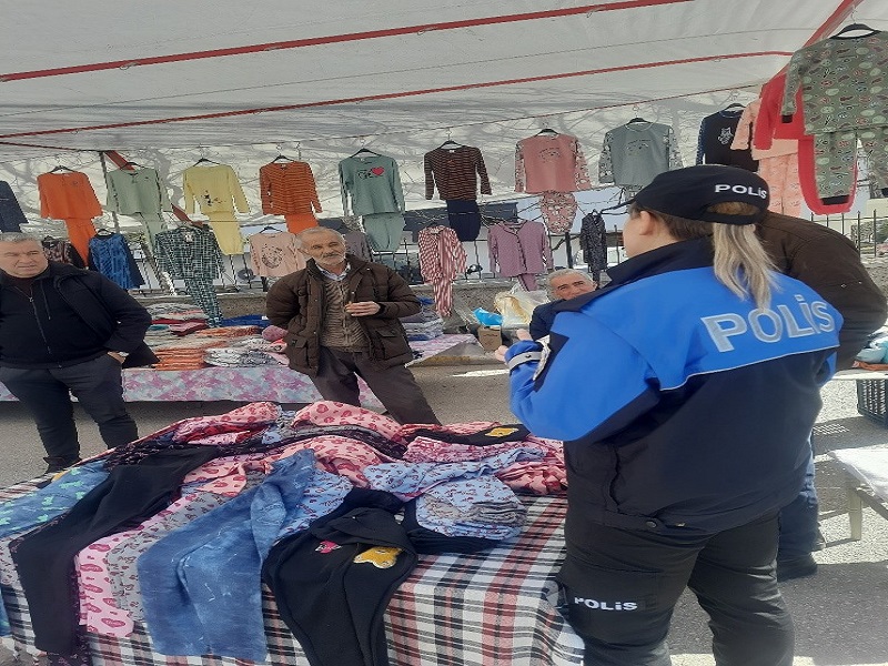 İlimiz pazar yeri ve esnaflarımıza genel güvenlik, sahte para, KADES, iletişim yoluyla dolandırıcılık hakkında bilgilendirme ve broşür dağıtımı yapılmıştır.